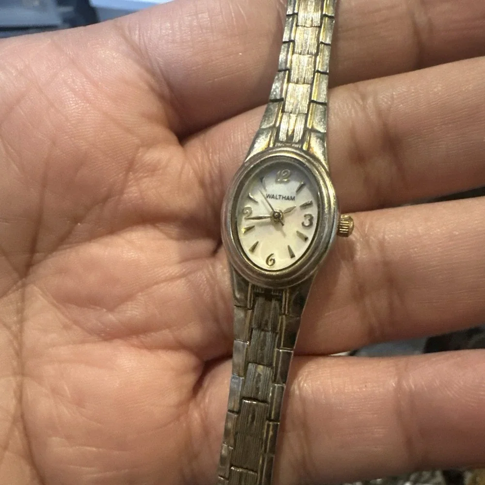 Works Vintage Waltham Mother Pearl Ladies Watch Silver Oval Quartz 17mm Fit 6.25